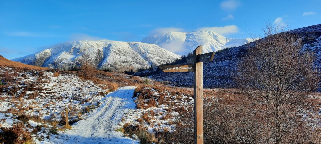 signpost on the Cow Hill circuit with Ben Nevis behind